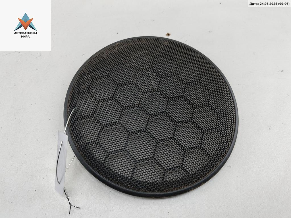 Сетка (решетка) динамика Volkswagen Golf 4 поколение 2000, 1.9 л., дизель, МКПП, серый, универсал, 3B0868149 - фото №1