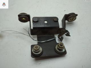 кронштейн (крепление) Volkswagen Transporter T4 1997, 2.5 л., дизель, МКПП, красный, микроавтобус, 7D0906287