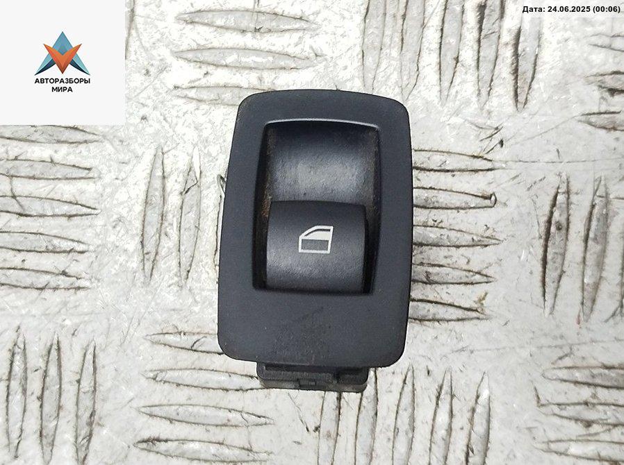 кнопка стеклоподъемника заднего левого BMW 3 серия E90/E91/E92/E93 2007, 2.0 л., дизель, МКПП, серый, универсал, 6945874 - фото №1