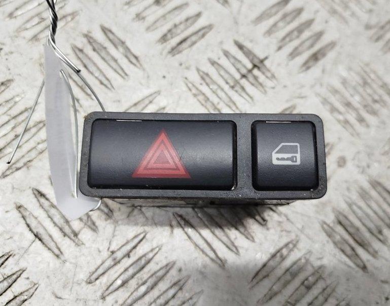 кнопка аварийной сигнализации BMW 3 E46 2000, 2.0 л., дизель, АКПП, серый, седан, 8368920