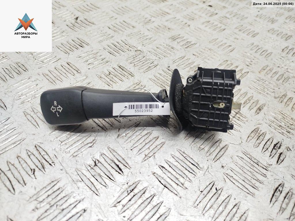 переключатель поворотов BMW 5 серия E39 1996, 2.0 л., бензин, МКПП, серый, седан, 8352014 - фото №1