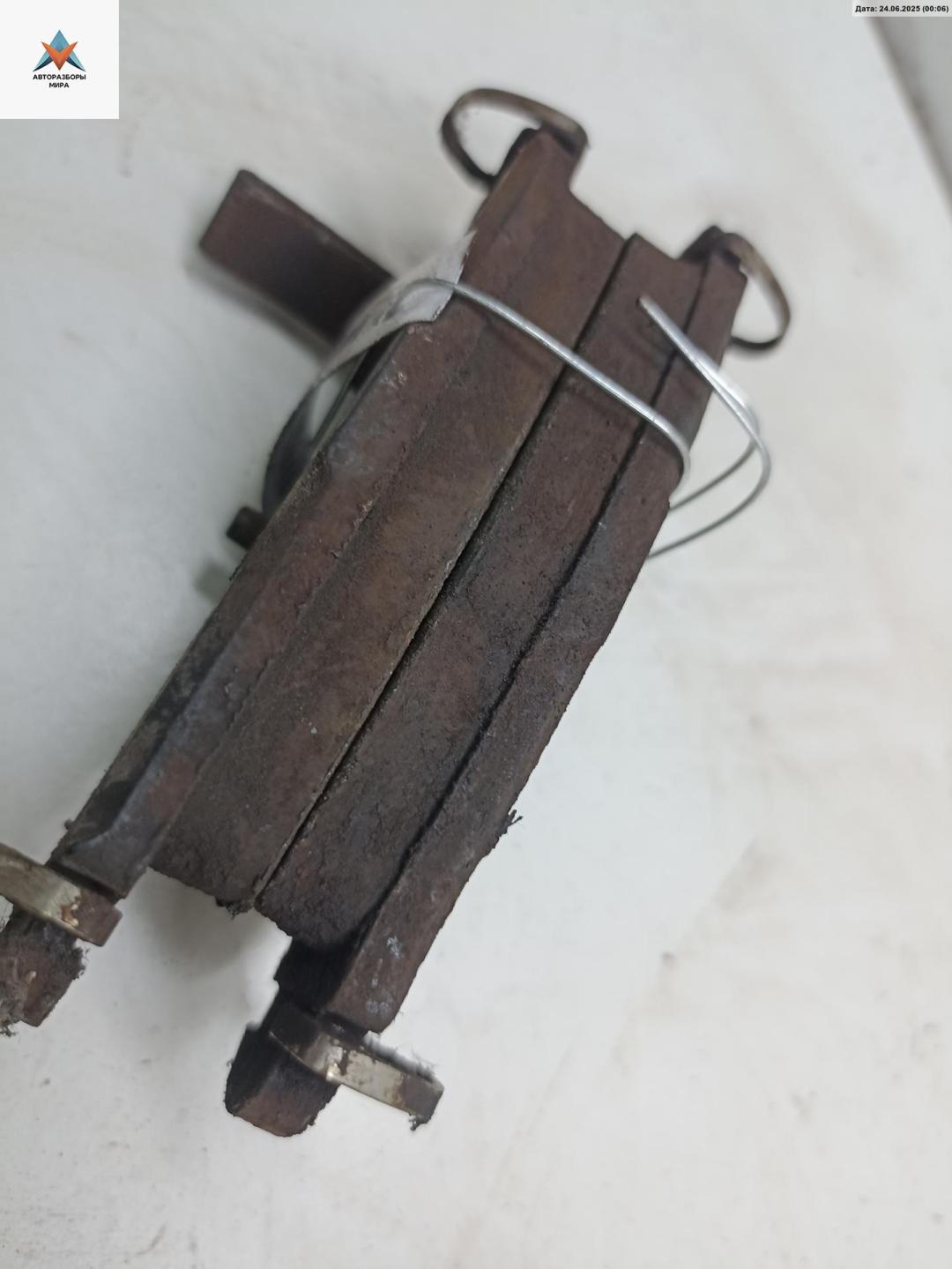 Колодки тормозные задние Opel Zafira 1 поколение (A) 2000, 2.0 л., дизель, МКПП, синий, минивэн - фото №1