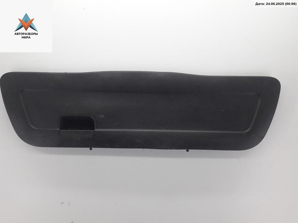 обшивка крышки багажника Volkswagen Golf 3 поколение 1996, 1.8 л., бензин, МКПП, синий, хетчбэк 3 дв., 1H6867605 - фото №1
