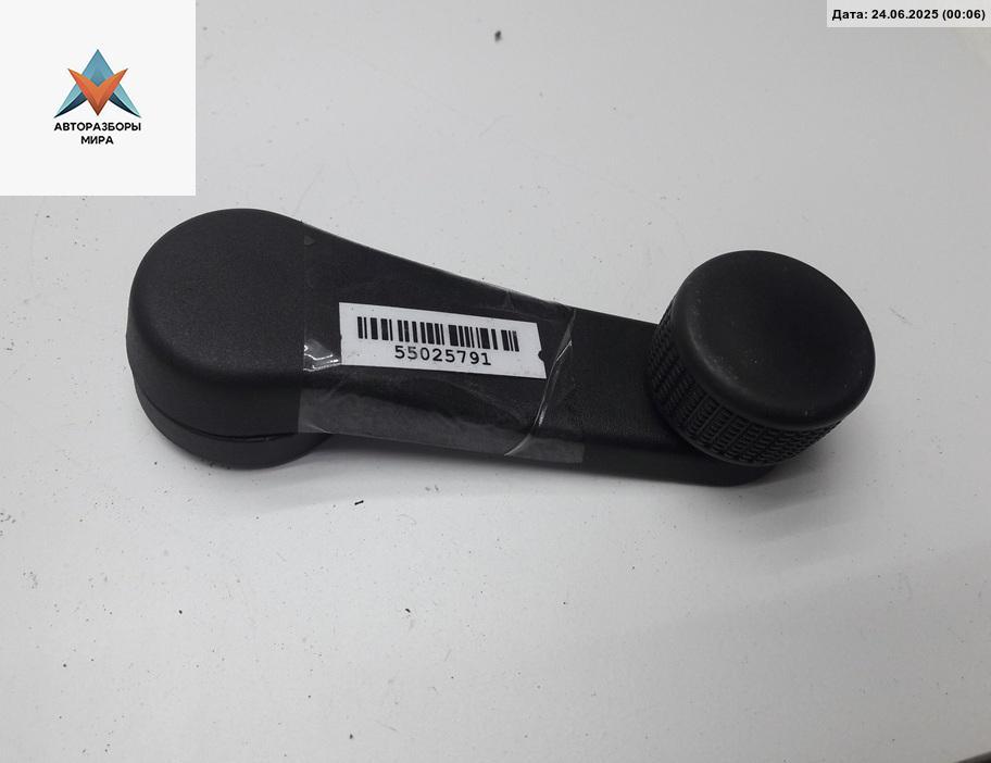 ручка стеклоподъемника Volkswagen Golf 3 поколение 1997, 1.6 л., бензин, МКПП, красный, хетчбэк 5 дв., 1H0837581 - фото №1