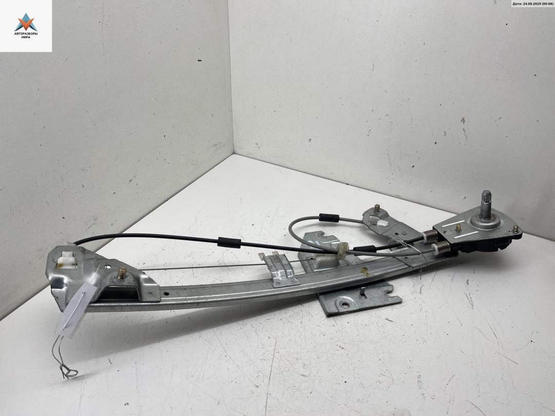 стеклоподъемник задний левый Mazda 323 BA 1997, 1.5 л., бензин, МКПП, синий, хетчбэк 5 дв. - фото №1