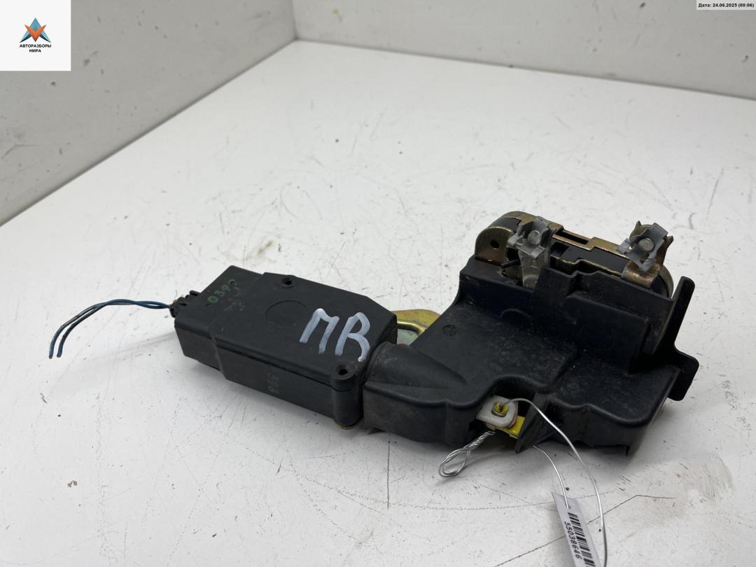 замок двери передней правой Mitsubishi Space Star 1 поколение 1999, 1.3 л., бензин, МКПП, красный, минивэн - фото №1