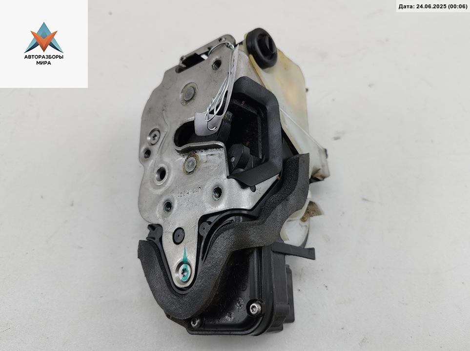 замок двери задней правой Chevrolet Orlando 1 поколение 2011, 2.0 л., дизель, АКПП, чёрный, минивэн, 13578245 - фото №1