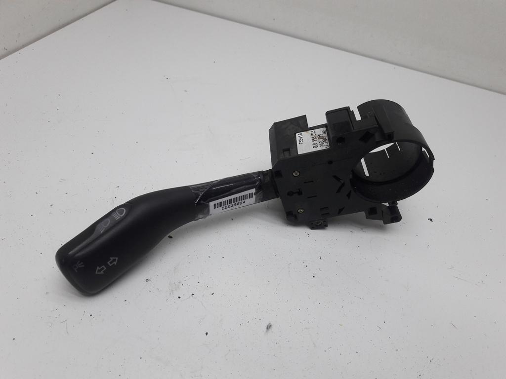 переключатель поворотов Volkswagen Passat B5 1997, 1.6 л., бензин, МКПП, белый, универсал, 8L0953513 - фото №1