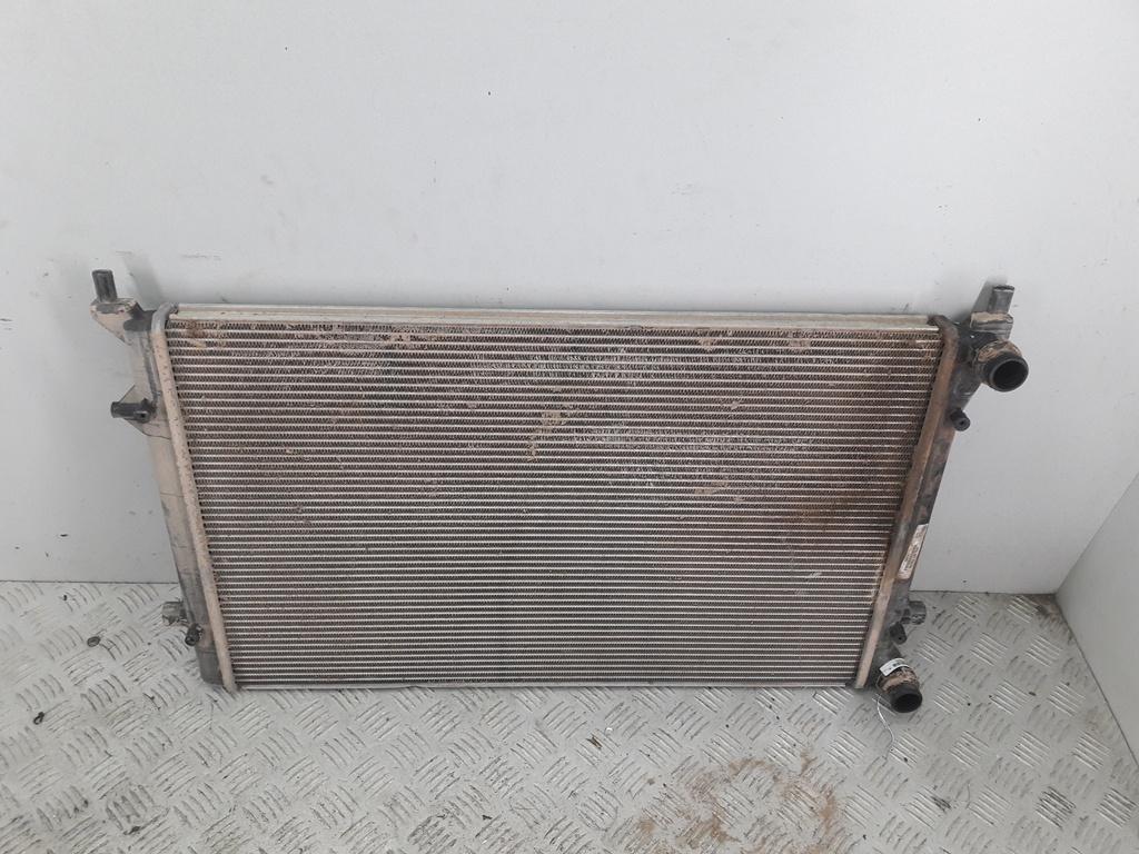 радиатор охлаждения Volkswagen Passat B6 2005, 2.0 л., бензин, МКПП, серый, седан, 1K0121253AC
