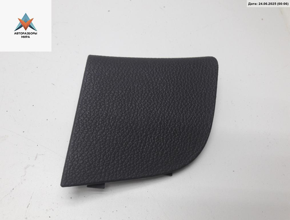 накладка двери (крышки) багажника Volkswagen Golf 5 поколение 2005, 1.4 л., бензин, МКПП, серый, хетчбэк 3 дв., 1K6867658 - фото №1