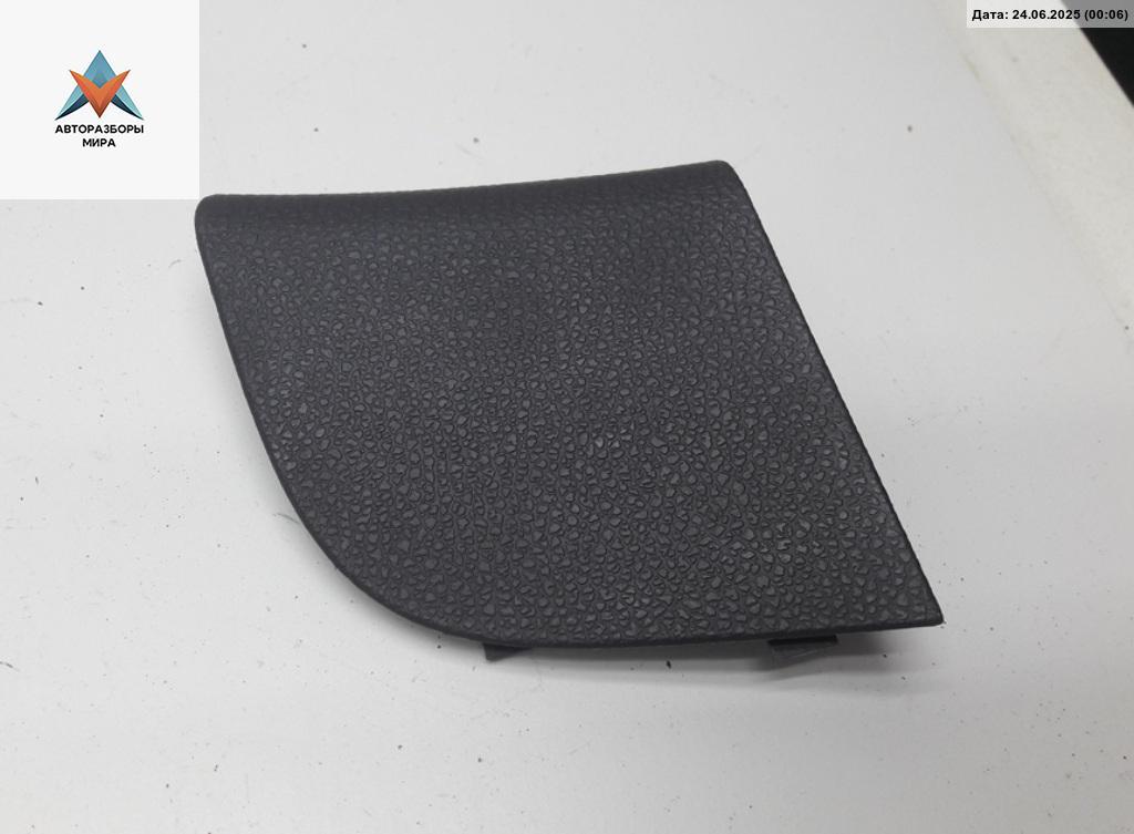 накладка двери (крышки) багажника Volkswagen Golf 5 поколение 2005, 1.4 л., бензин, МКПП, серый, хетчбэк 3 дв., 1K6867657 - фото №1