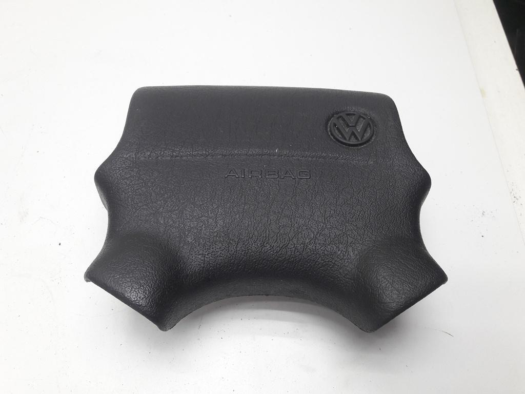 подушка безопасности водителя Volkswagen Golf-3 1997, 1.6 л., бензин, МКПП, красный, хетчбэк 5 дв., 3A0880201B