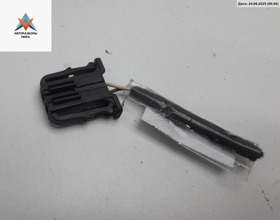 разъем (фишка) проводки Volkswagen Golf 5 поколение 2005, 1.4 л., бензин, МКПП, серый, хетчбэк 3 дв., 1J0972923 - фото №1