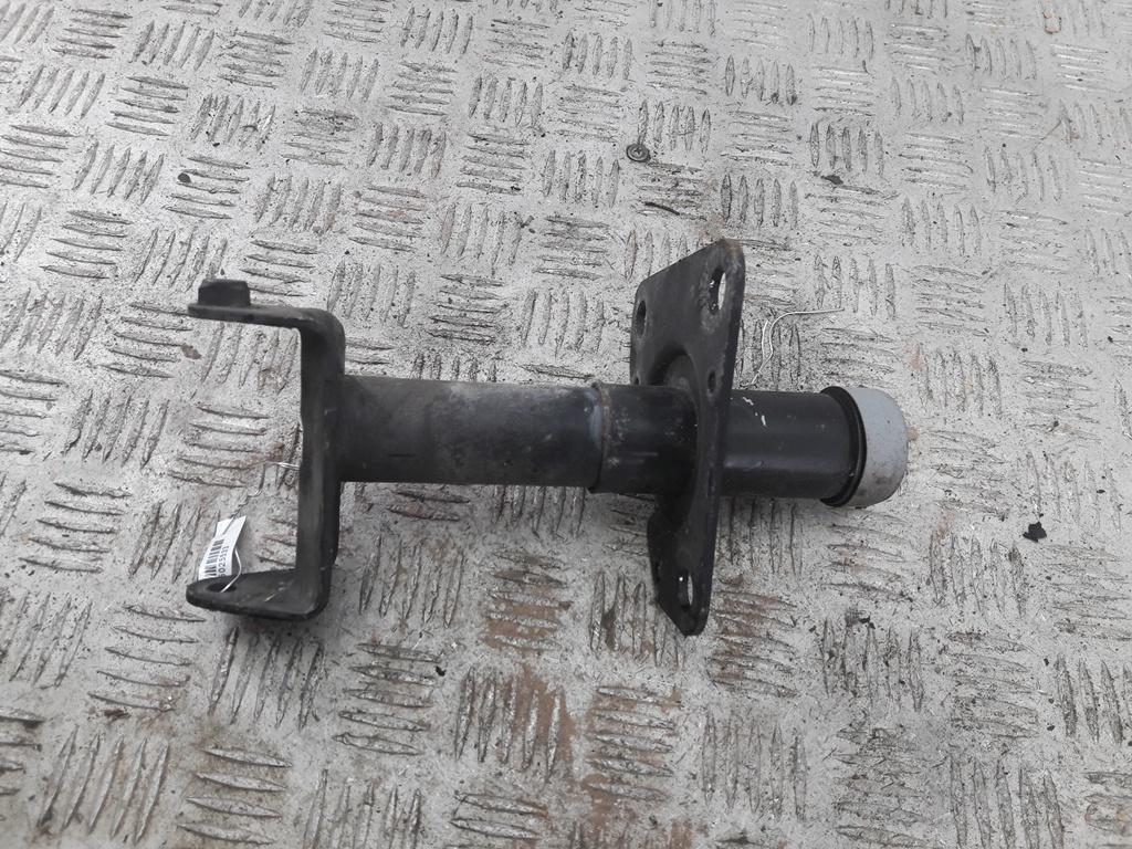 кронштейн переднего бампера Volkswagen Passat B5 1997, 1.6 л., бензин, МКПП, серый, универсал, 3B0807133