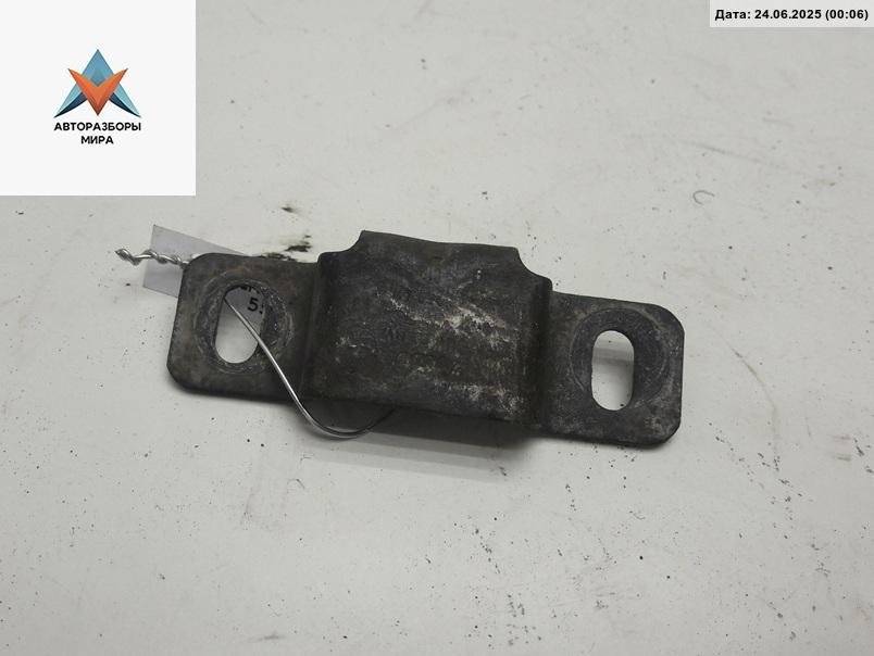 кронштейн радиатора Volkswagen Passat B5 1998, 1.8 л., бензин, МКПП, синий, универсал, 4D0260427 - фото №1