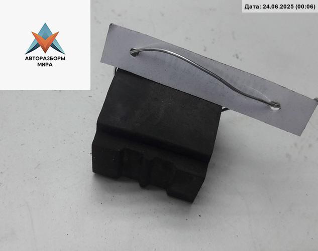 кронштейн (крепление) Volkswagen Passat B5 1999, 1.8 л., бензин, МКПП, синий, универсал, 8D0260425 - фото №1