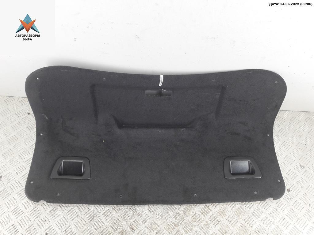 обшивка крышки багажника Volkswagen Passat B5 1998, 1.8 л., бензин, МКПП, серый, седан, 3B5867605F - фото №1