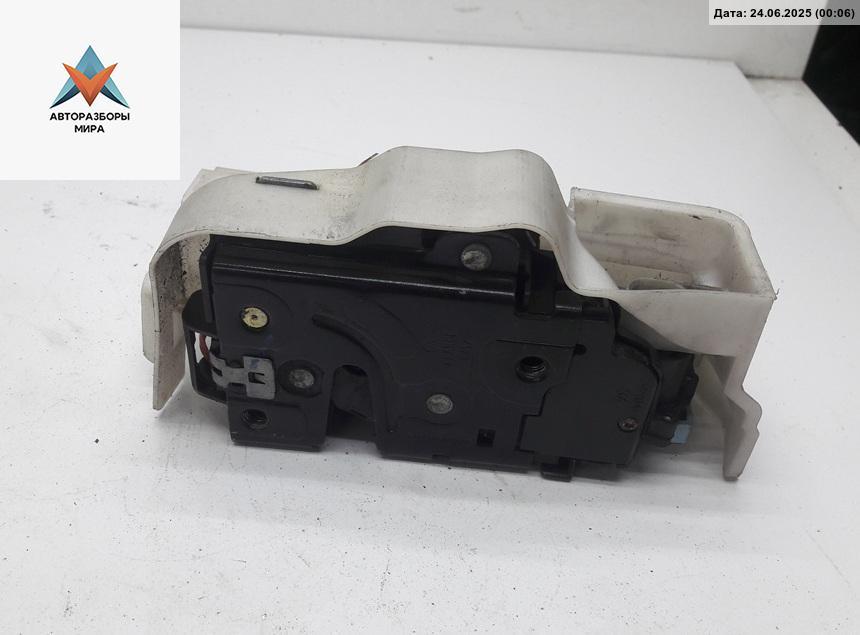 замок двери передней левой Volkswagen Touran 1 поколение 2003, 1.6 л., бензин, МКПП, серый, минивэн - фото №1