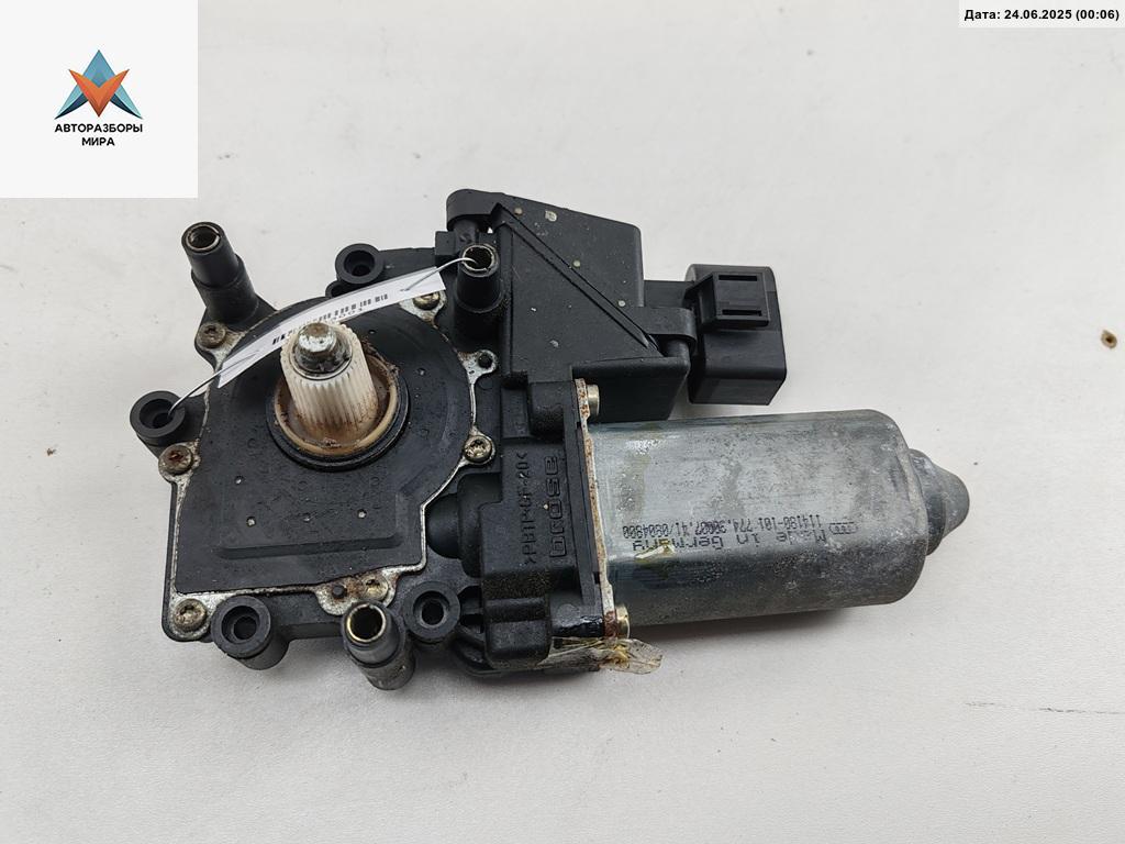 моторчик стеклоподъемника передний правый Audi A6 4B/C5 1998, 2.8 л., бензин, МКПП, синий, седан, 4B0959802 - фото №1
