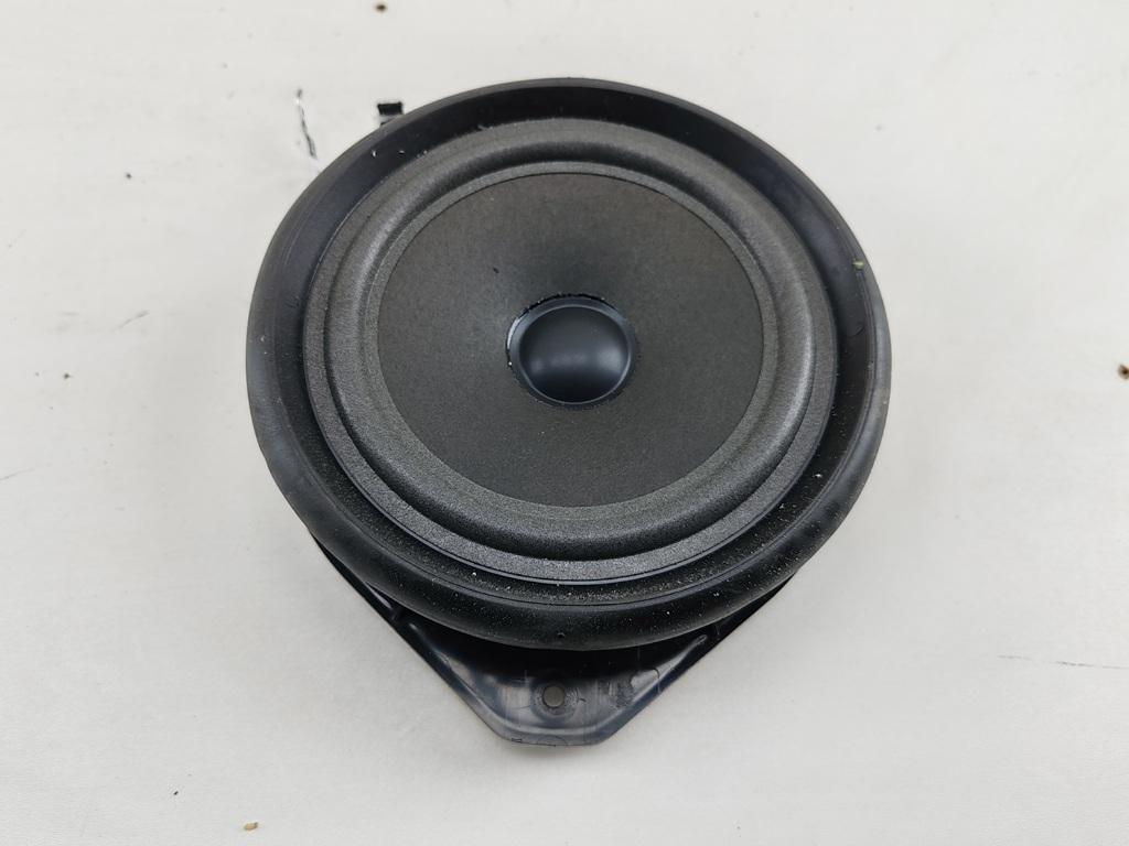 динамик двери Audi A4 B6 2003, 1.6 л., бензин, МКПП, зелёный, седан, 8E0035411