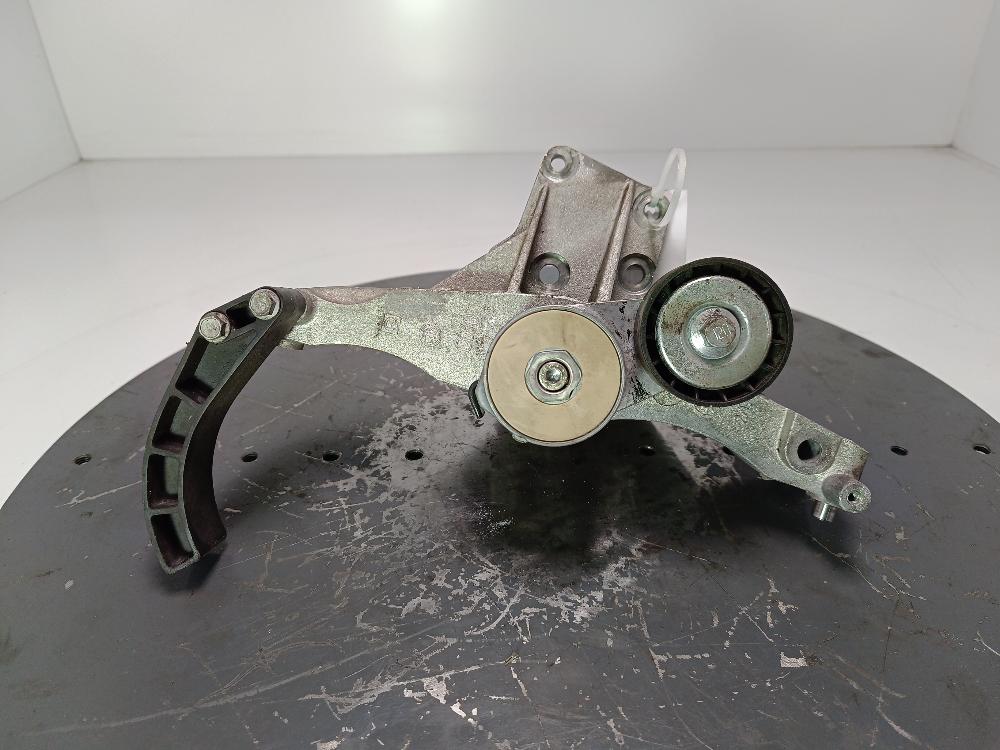 кронштейн компрессора кондиционера Fiat Grande Punto 2 поколение 2008, цвет, 46820385 - фото №1