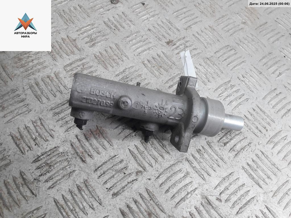 цилиндр тормозной главный Volkswagen Golf 4 поколение 1999, 1.4 л., бензин, МКПП, синий, универсал, 21027099 - фото №1