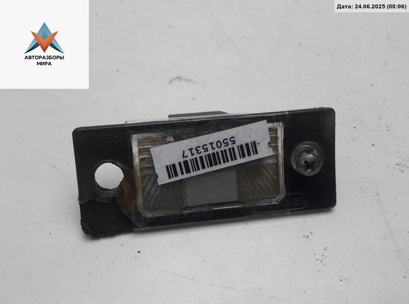 подсветка номера Volkswagen Passat B5 1998, 1.8 л., бензин, МКПП, синий, универсал, 1J5943021A - фото №1