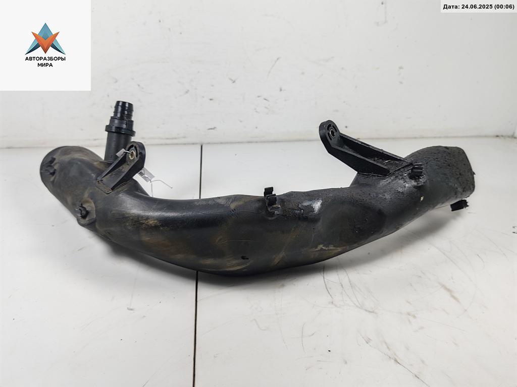 патрубок турбины Volkswagen Golf 4 поколение 2002, 1.9 л., дизель, 1J0129654AC - фото №1