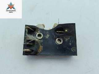 замок двери передней правой Audi 100 С3 1987, 1.8 л., бензин, МКПП, красный, седан, 443837016G