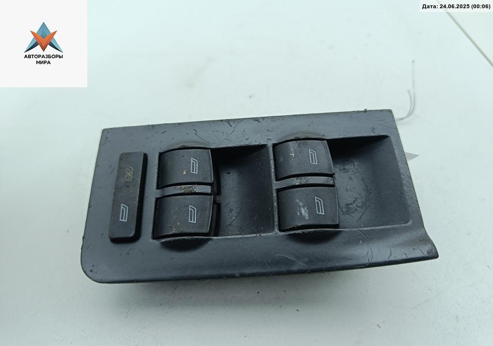 блок управления стеклоподъемниками Audi A6 4B/C5 1997, 2.4 л., бензин, АКПП, зелёный, седан, 4B0959851 - фото №1
