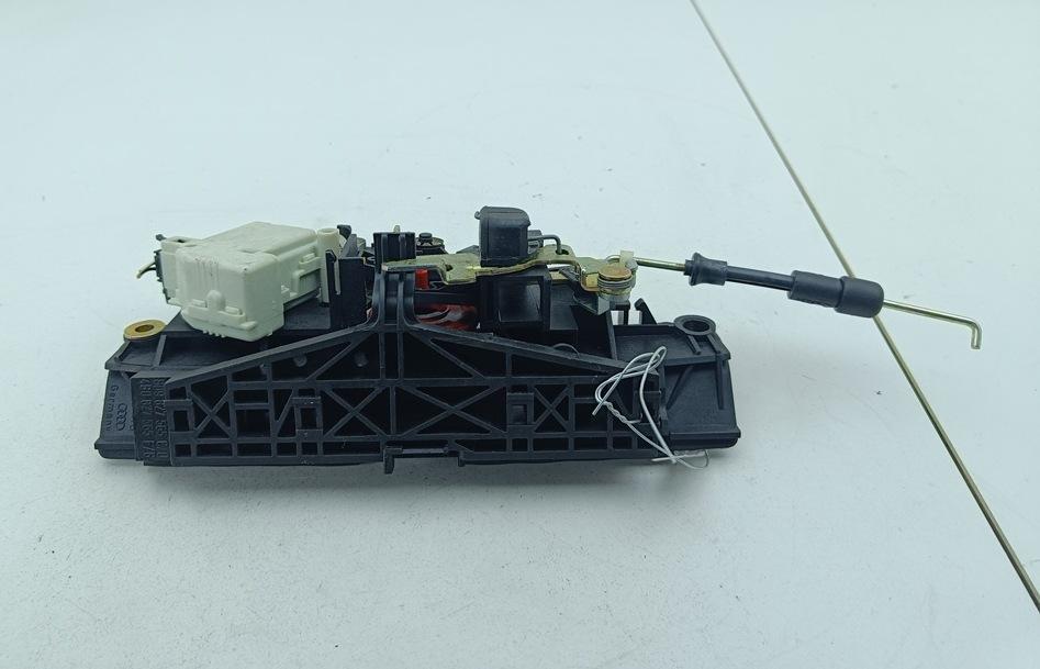 ручка крышки багажника Audi A6 4B/C5 1998, синий, седан, 4B0827565F - фото №1