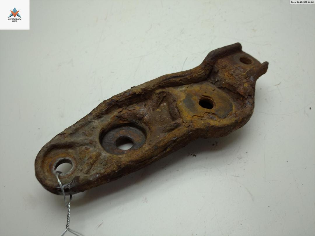 кронштейн (крепление) Volkswagen Transporter T4 1997, 2.4 л., дизель, МКПП, зелёный, микроавтобус - фото №1