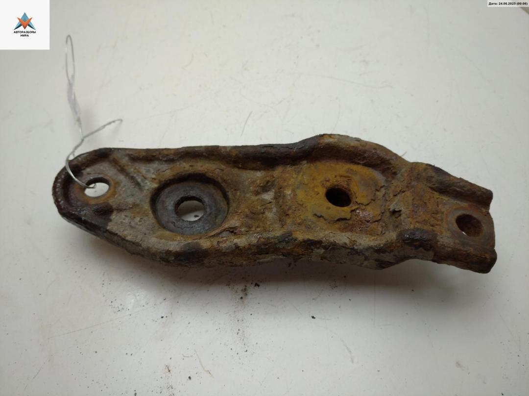 кронштейн (крепление) Volkswagen Transporter T4 1997, 2.4 л., дизель, МКПП, зелёный, микроавтобус - фото №1