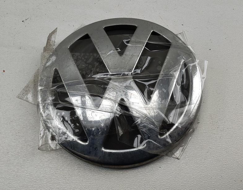 эмблема Volkswagen Passat B5+ (GP) 2003, 1.6 л., бензин, МКПП, чёрный, универсал, 3B9853630