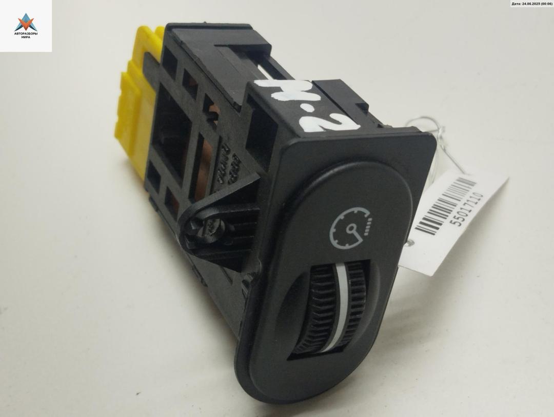 кнопка (выключатель) Ford Mondeo 2 поколение 1998, 1.8 л., бензин, МКПП, красный, седан, 96BB13K752AB - фото №1