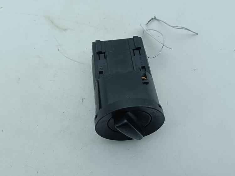 переключатель света Volkswagen Passat B5+ (GP) 2004, 1.6 л., бензин, МКПП, серый, универсал, 1C0941531