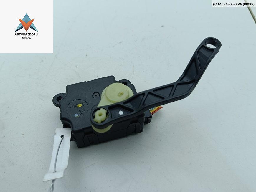 моторчик заслонки печки Opel Vectra C 2004, 2.2 л., бензин, МКПП, серый, хетчбэк 5 дв. - фото №1