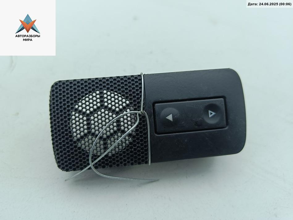 кнопка стеклоподъемника заднего левого Opel Vectra C 2004, 2.2 л., бензин, МКПП, серый, хетчбэк 5 дв., 24437646 - фото №1