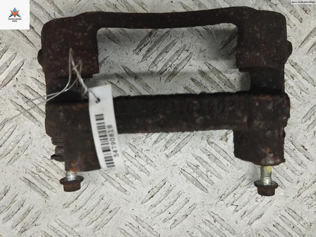 скоба суппорта Ford Mondeo 3 поколение 2001, 2.0 л., бензин, АКПП, серый, универсал, 0204Y01172 - фото №1