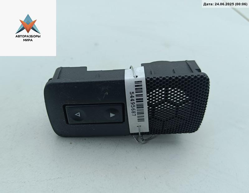 кнопка стеклоподъемника заднего правого Opel Vectra C 2004, 2.2 л., бензин, МКПП, серый, хетчбэк 5 дв., 24437646 - фото №1