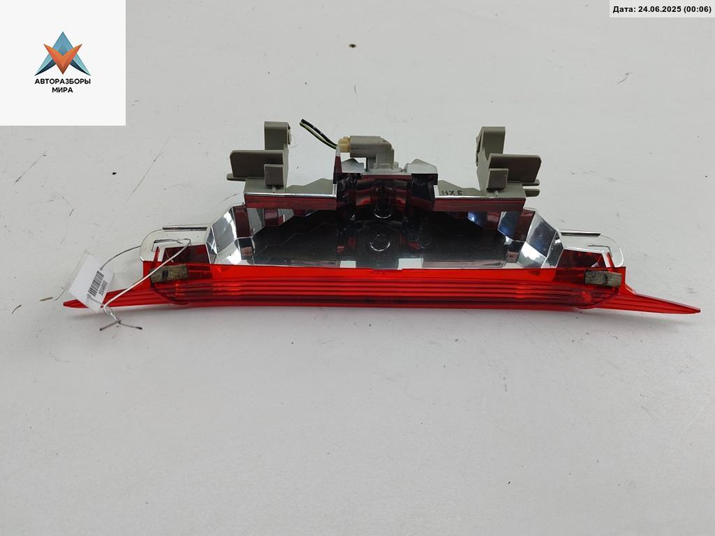 стоп-сигнал Mazda 6 GG 2003, 2.0 л., дизель, МКПП, серый, универсал - фото №1