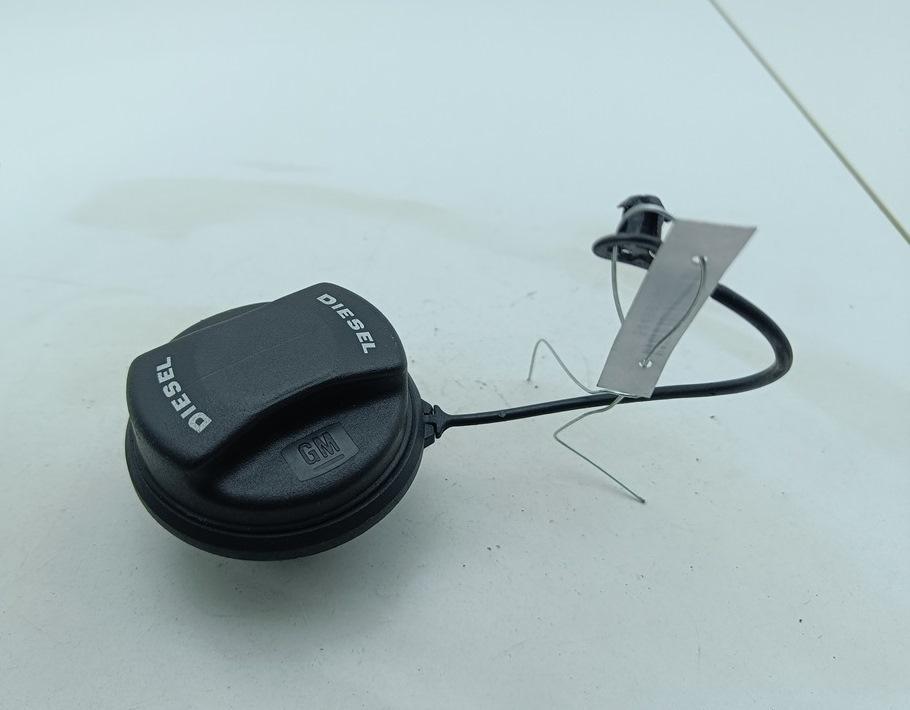 пробка топливного бака Chevrolet Captiva 1 поколение 2006, 2.0 л., дизель, МКПП, чёрный, внедорожник 5 дв. - фото №1