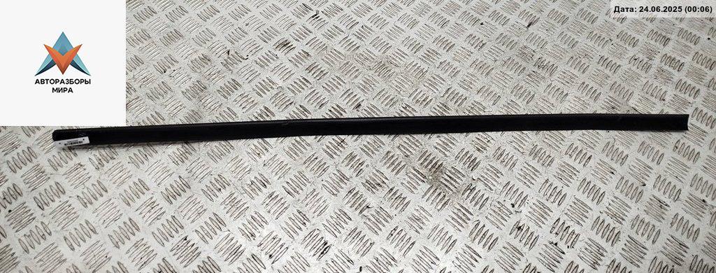 молдинг двери передней правой BMW 3 серия E46 1999, 2.0 л., бензин, МКПП, серый, седан, 8208450 - фото №1