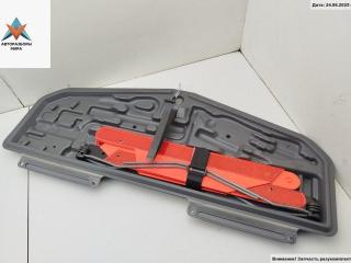 Набор инструментов штатный BMW 5 серия E39 [рестайлинг] 2000, 2.5 л., бензин, АКПП, чёрный, седан, 71111180681, 1180681