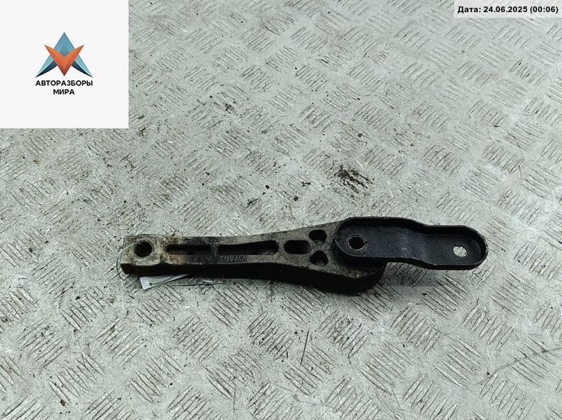 подушка крепления КПП Volkswagen Touran 1 поколение 2004, 2.0 л., бензин, МКПП, чёрный, минивэн, 3D0616007D - фото №1