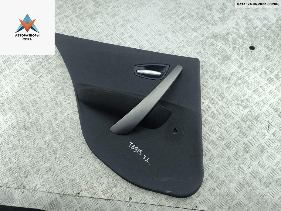 обшивка двери задняя левая BMW 1 серия E81/E82/E87/E88 2006, 1.6 л., бензин, МКПП, чёрный, хетчбэк 5 дв., 7067959 - фото №1