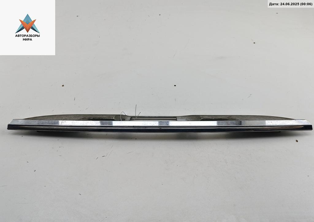 накладка подсветки номера Mercedes-Benz E-Класс W211/S211 2004, 2.2 л., дизель, АКПП, серый, универсал, 2117400493 - фото №1