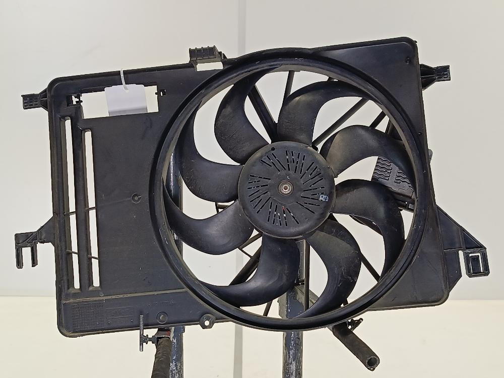 вентилятор радиатора Ford Focus 3 поколение 2012, цвет, 8V61-8C607-EB - фото №1