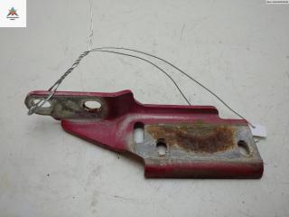 петля капота левая Volkswagen Transporter T4 1997, красный, микроавтобус, 701805383G