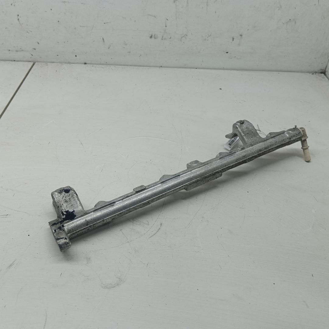 топливная рампа Ford Fusion 2005, 1.3 л., бензин, МКПП, красный, хетчбэк 5 дв., 2N1U9H487AB